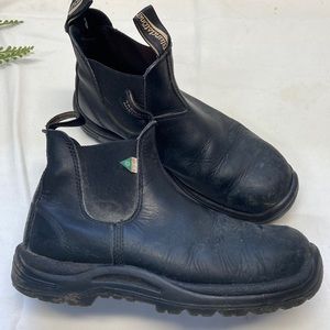 Black Blundstone safety boots